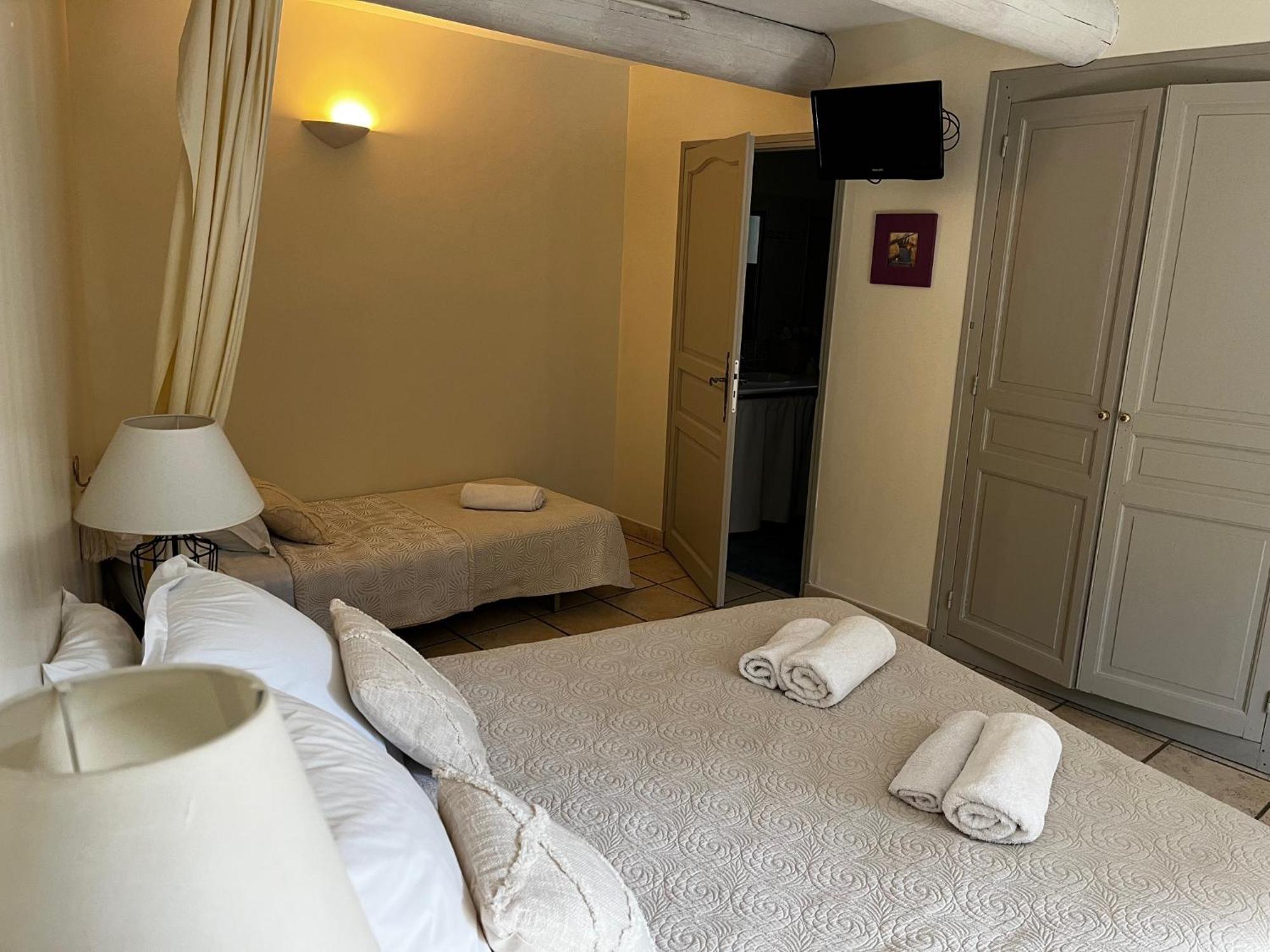 Bed and Breakfast La Bastide Des Pins Castillon-du-Gard Exterior foto